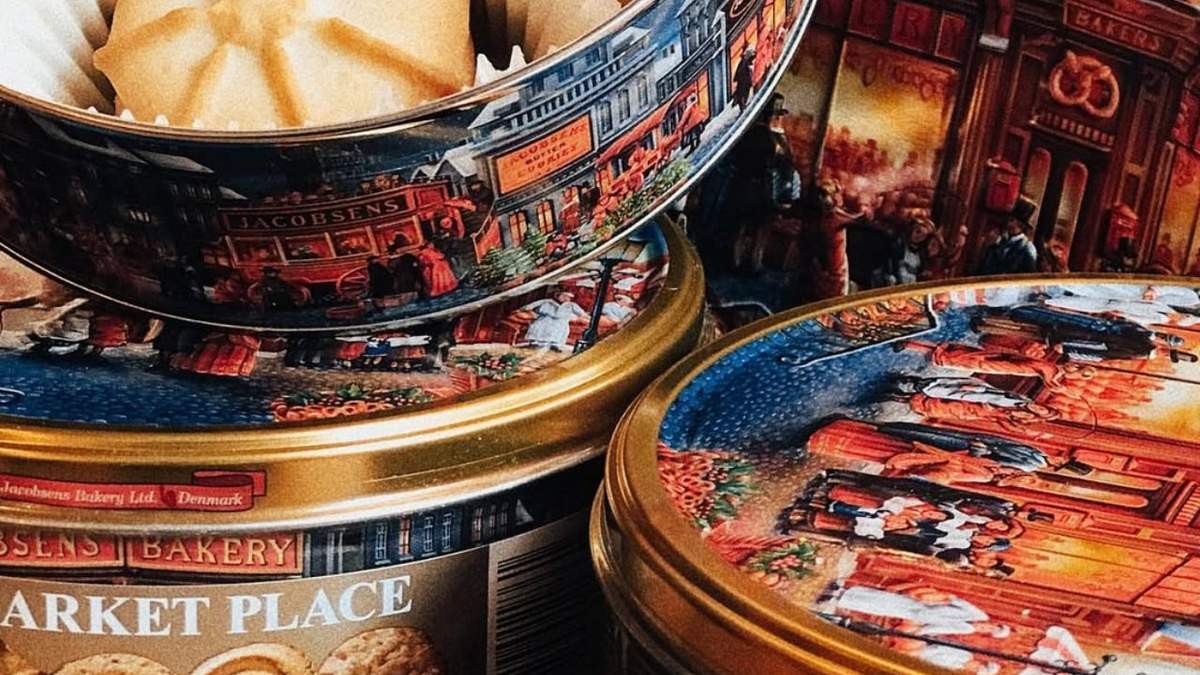 Latas de galletas. Fuente: (Instagram)