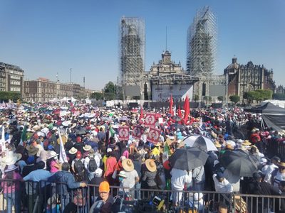 Zócalo capitalino casi lleno antes de la llegada de AMLO; instalan zona VIP (Videos)
