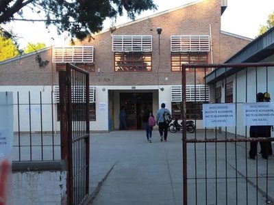 Responsabilizan al gobernador y a Llancafilo de la explosión y rotura del termotanque del CPEM 34