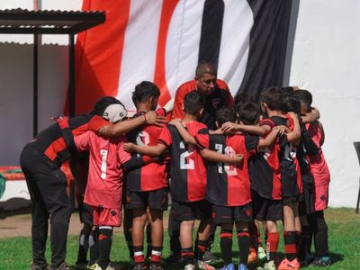 “Nunca más en Newell’s”: el enojo de uno de los padres de los niños sancionados por la foto con Malcorra