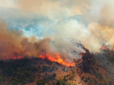 Por los incendios en Chubut, las autoridades cortaron la Ruta Provincial N°40