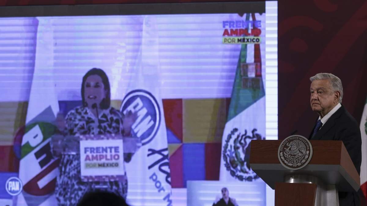 El presidente en una conferencia en la que mencionó a Xóchitl Gálvez
