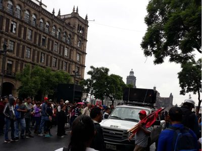 Maestros de la CNTE llevan sus reclamos a las puertas de la Suprema Corte
