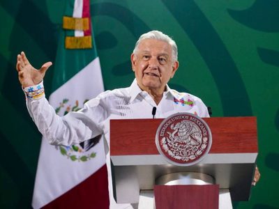 El PRI en un momento histórico: seguir en el salinismo o retomar a Cárdenas y López Mateos: AMLO