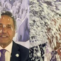 Scioli grabó un video de bajo presupuesto para promocionar la temporada invernal