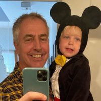 "No lo puedo creer": la emoción de Marley por el cumpleaños de Mirko retratada en esta imagen