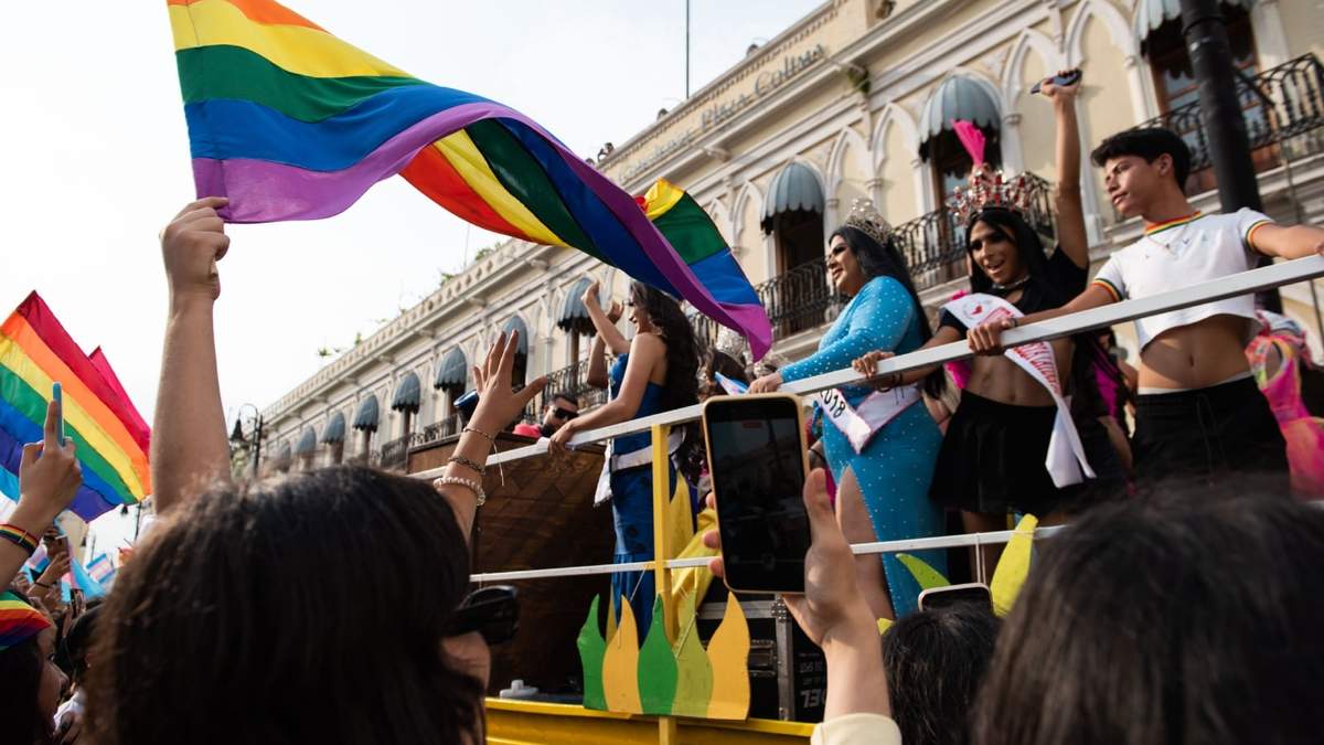 Los manifestantes pidieron frenar la violencia en contra de la comunidad