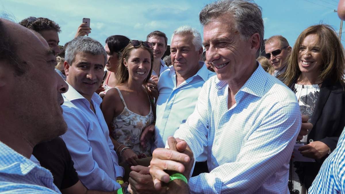 Macri saludando gente Fuente:(Instagram)