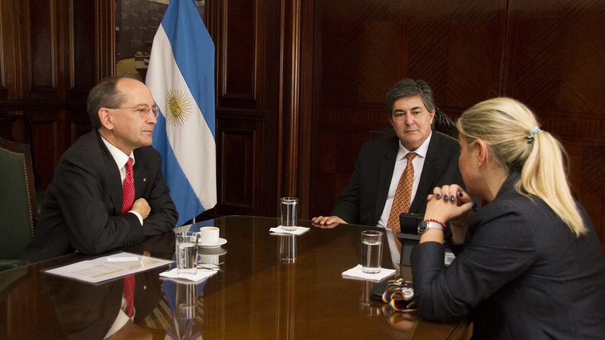 Directivos de Shell con Sergio Lanziani (Fuente: Twitter)
