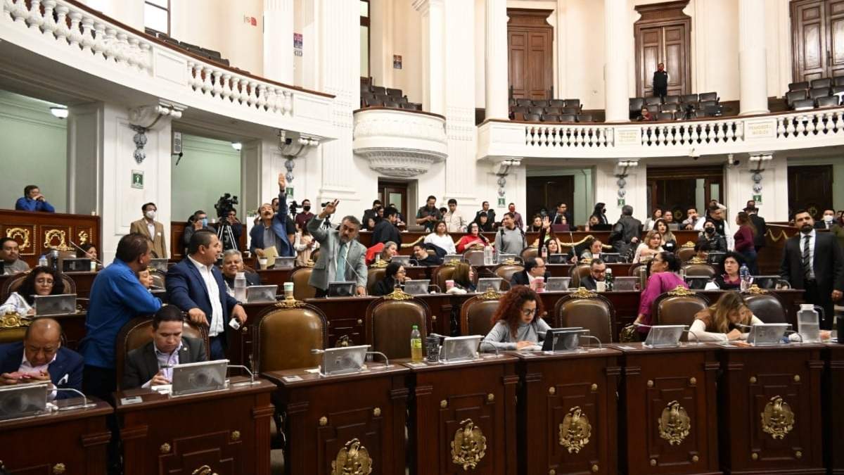 Sesión en el Congreso de la CDMX