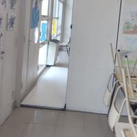 Cayó un panel en un aula de la Escuela 364: “Ocurrió a centímetros de los chicos”