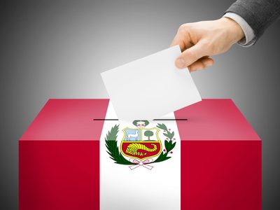 Elecciones presidenciales en Perú: el país elige entre la izquierda o la derecha