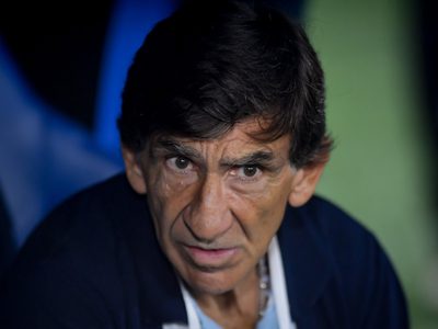 No fue suspendido: la particular sanción que recibió Gustavo Costas por parte de AFA