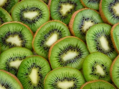 El kiwi, una fruta versátil para disfrutar cuando llega el calor