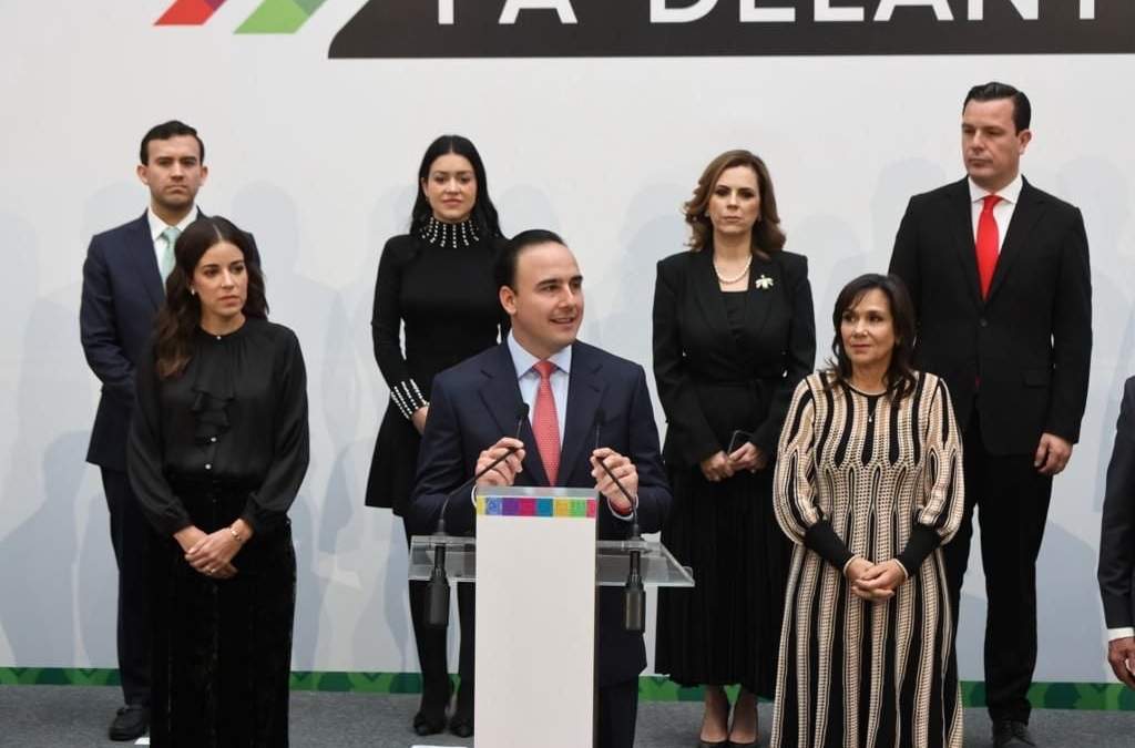 Manolo Jiménez. Con su gabinete