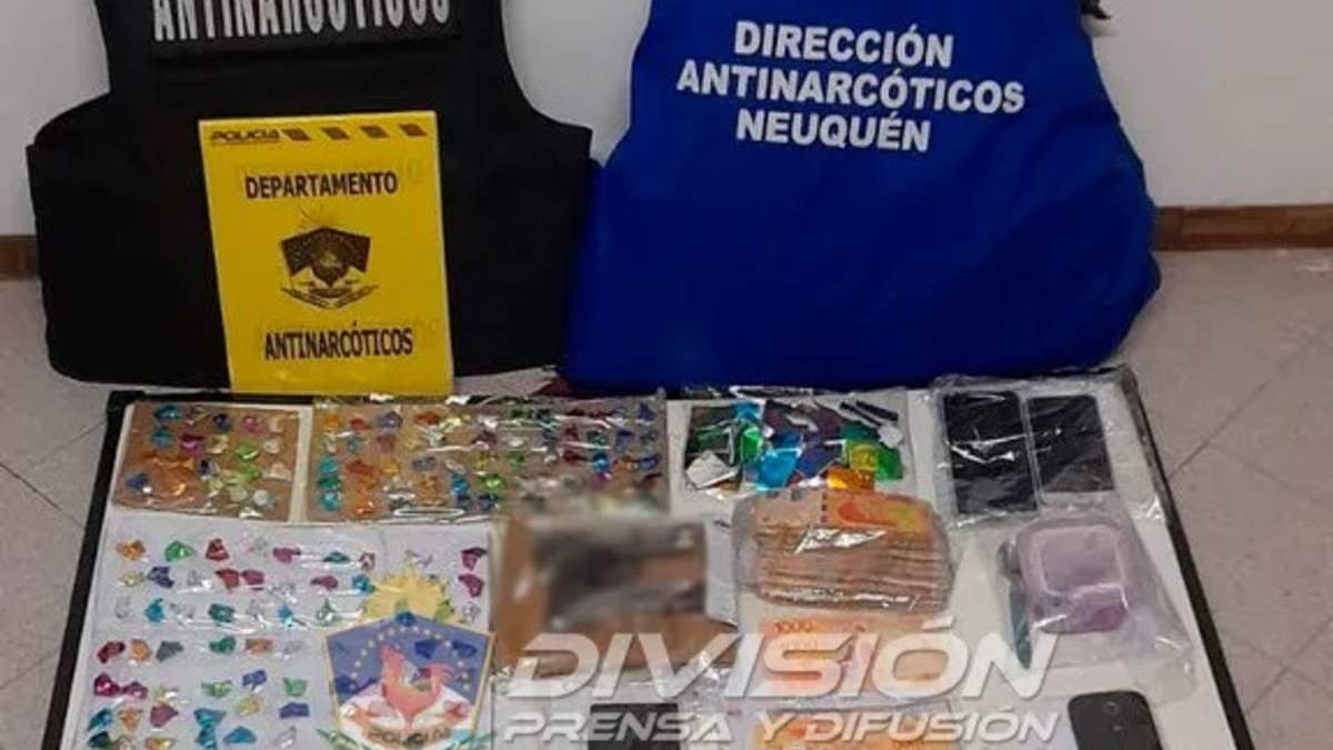 Elementos secuestrados del kiosco narco. Fuente: (Policía de Neuquén).