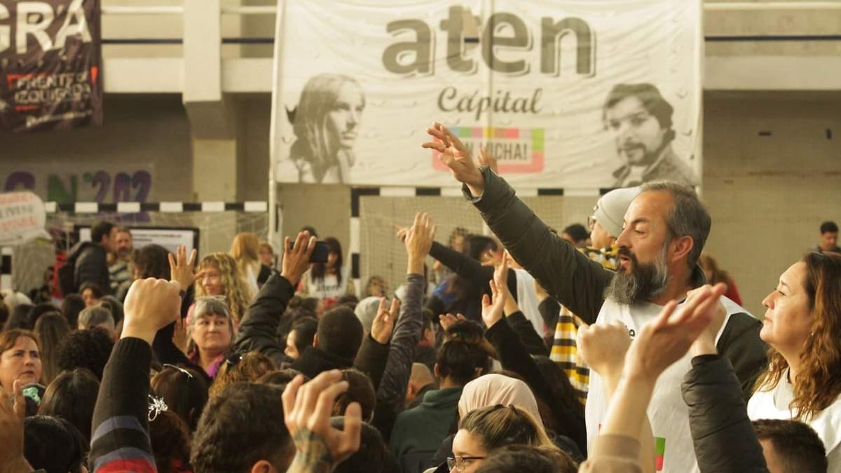 La asamblea en la capital neuquina se realizará en la EPET 8. Fuente: (Emiliano Ortiz).