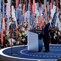 'Hillary es la indicada”, advierte Bill Clinton a delegados demócratas