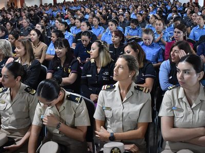 Tirón de orejas de Figueroa por la demora de una nueva ley que incluya a las mujeres en la Policia