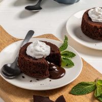 Una bomba de sabor: aprendé a hacer volcán de chocolate con leche condensada y endulzá tu tarde