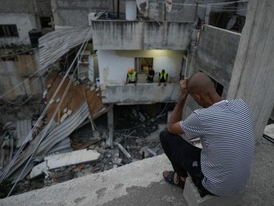 Israel bombardea Gaza por tercer día; se intensifica la violencia en Cisjordania