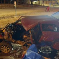Murió un hombre y otro resultó herido tras chocar contra un poste en Rincón de los Sauces