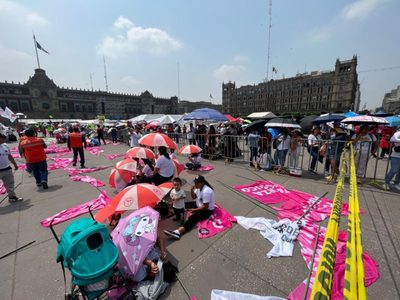 Llevan a miles de personas al Zócalo para el cierre de campaña de Sheinbaum (Videos)