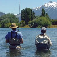 Pesca y propuesta gourmet en un recodo del río Futaleufú