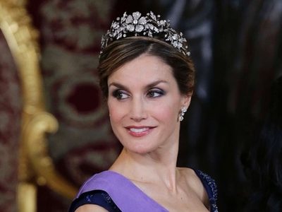 ¡Ojo a la abertura! La reina Letizia y un outfit que la tiene en boca de millones ¿Mostró de más?