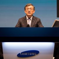 Presidente ejecutivo de Samsung renuncia al cargo