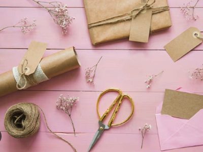Si tenés retazos de cartón y un poco de hilo, no los tires, creá esta hermosa idea "low cost" para regalar en Navidad
