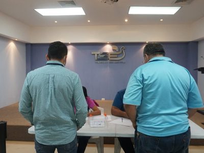 Cierran las urnas en Costa Rica con la sorpresa de la alta participación