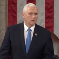 Hallan documentos confidenciales en casa del exvicepresidente Mike Pence