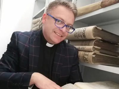 Detienen a sacerdote que organizó orgía gay y negó asistencia médica a un trabajador sexual