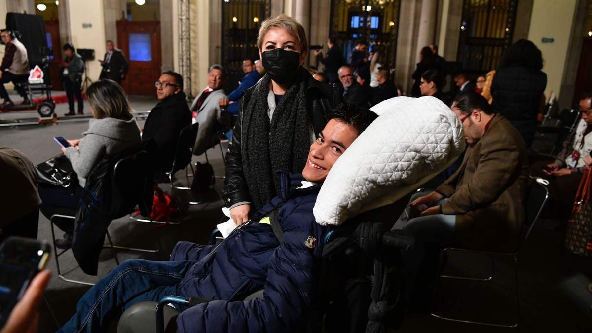 Daniel Robles Haro, un joven con parálisis cerebral severa