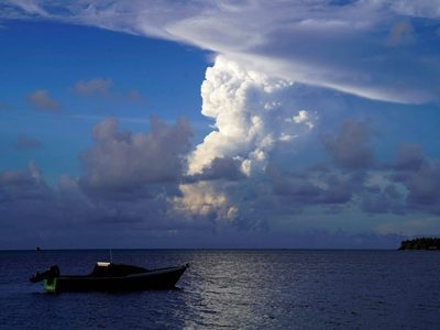 Una cadena de desastres: la erupción de un volcán submarino provocó un tsunami en la isla de Tonga