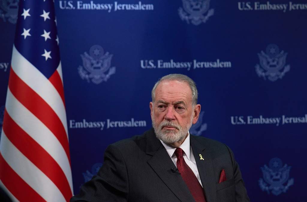 ARCHIVO – El embajador de Estados Unidos ante Israel, Mike Huckabee, en una entrevista en Jerusalén, el miércoles 20 de agosto de 2025