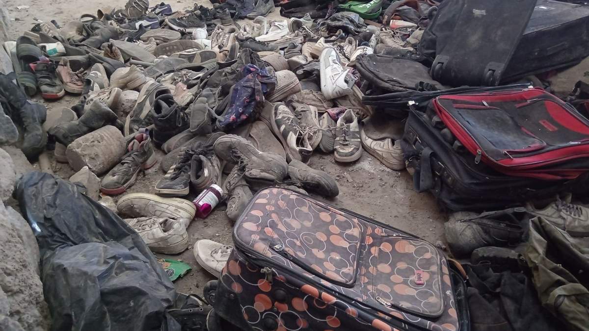 Maletas y calzado hallado en el campo de exterminio del narco ubicado en Teuchitlán, Jalisco