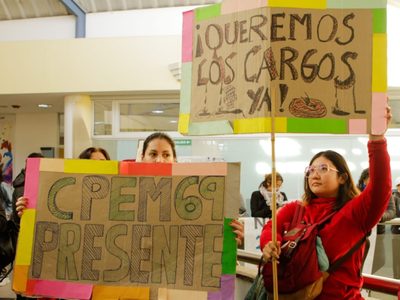 Escuelas de Neuquén se movilizaron al Consejo Provincial de Educación en busca de respuestas