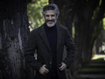 La exquisita planta de hojas rojas y de muy fácil cuidado que Leonardo Sbaraglia tiene en su balcón