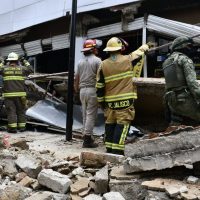 Cae marquesina sobre una mujer en Guadalajara
