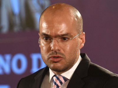 David León dice que acudirá 'voluntariamente” a la FGR por videos con hermano de AMLO