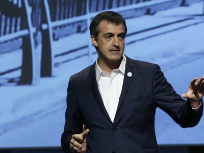 Bullrich justificó la presencia de su "doble" en la sesión del Senado