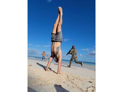 Profesor de Yoga graba persecución de marinos en Tulum (Video)