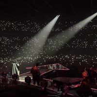 Hombre dispara 17 veces contra la Accor Arena de París durante concierto de Laura Pausini