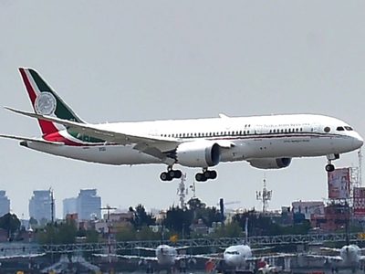 Mientras espera comprador, el avión presidencial da una vuelta de dos horas