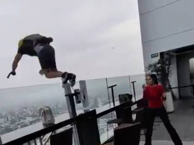 Realizan salto clandestino desde terraza del Hotel Riu en Guadalajara; Ayuntamiento clausura el bar