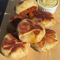 Mini pancitos saborizados y rellenos: en pocos minutos y sin horno, una receta fácil y rica que te salva el finde