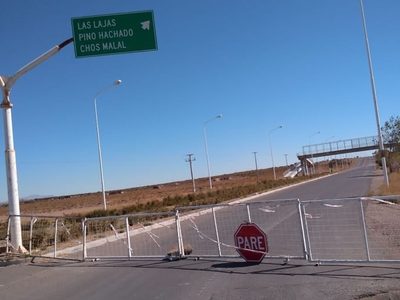Zapala prohíbe el ingreso de todos los rodados que provengan del exterior