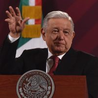 AMLO lamenta muerte de Conchita Calvillo, precursora del movimiento democrático
